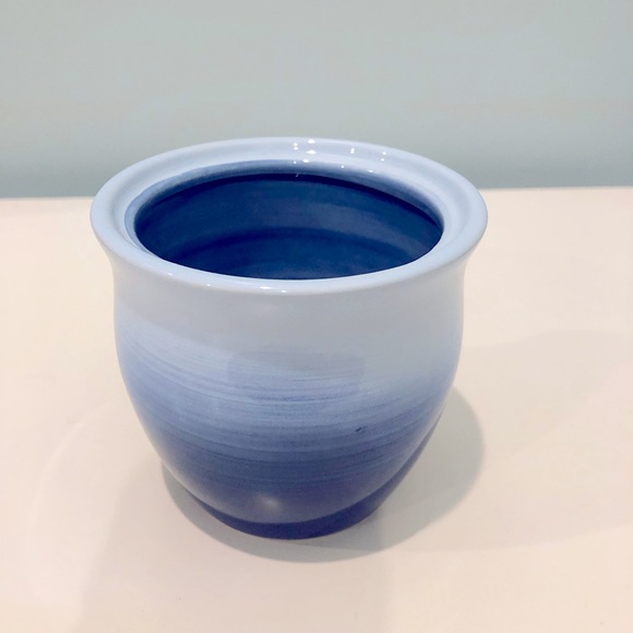 Wamsutta Hand Painted Ceramic Two Toned Brushstrokes Cotton ball/Swans Holder - Picture 1 of 5